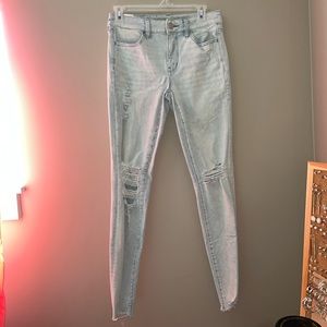 American Eagle Light Wash Skinny Jeans Size 4
